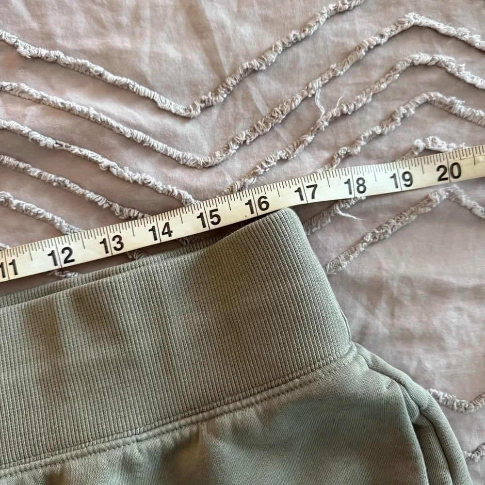 Nike Light Olive Fleece High Waisted Shorts Size XL - Picture 5 of 6